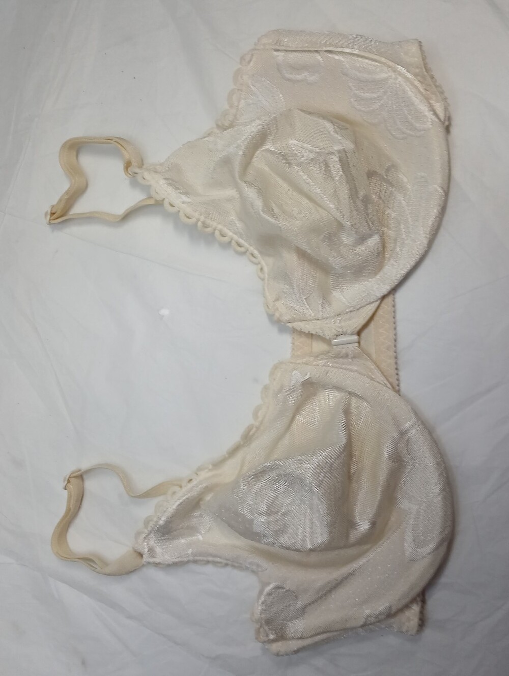 Victoria's Secret Vintage Cream Lace Underwire Bra